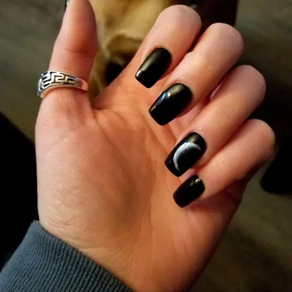 Eclipse Hour Black Nails Design