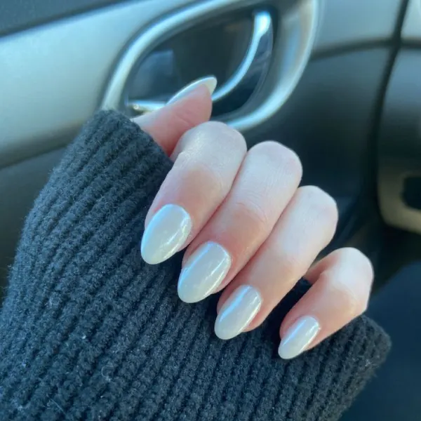 Pearl Glow Nail Design