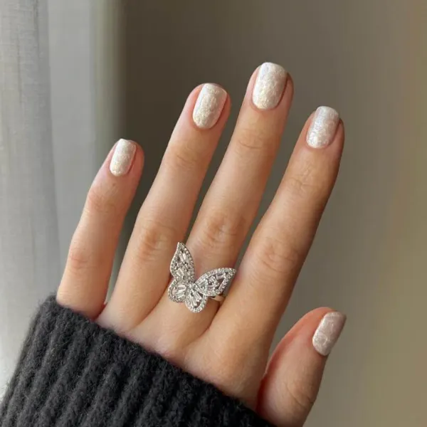 Siren’s Pearl Pearl Nails Design