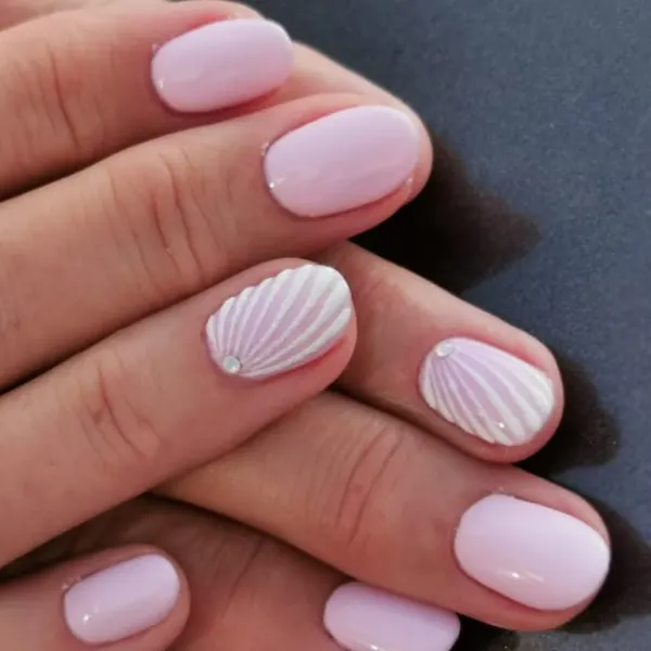 Ocean Shell Pearl Nails Design